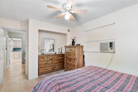 House in Miami Gardens, Florida 2 bedrooms, 161.19 sq.m. № 1823876 - photo 14