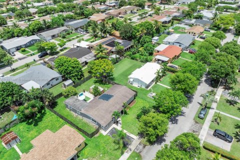 House in Miami Gardens, Florida 2 bedrooms, 161.19 sq.m. № 1823876 - photo 26