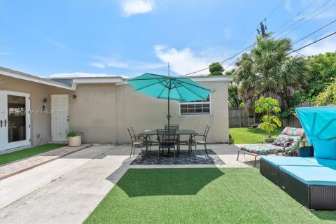 House in Miami Gardens, Florida 2 bedrooms, 161.19 sq.m. № 1823876 - photo 19