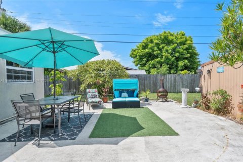 House in Miami Gardens, Florida 2 bedrooms, 161.19 sq.m. № 1823876 - photo 20