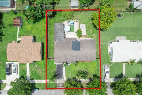 House in Miami Gardens, Florida 2 bedrooms, 161.19 sq.m. № 1823876 - photo 22