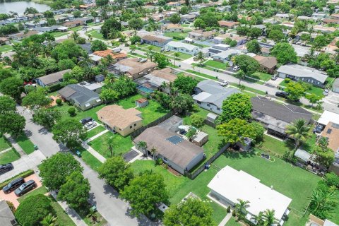 House in Miami Gardens, Florida 2 bedrooms, 161.19 sq.m. № 1823876 - photo 25