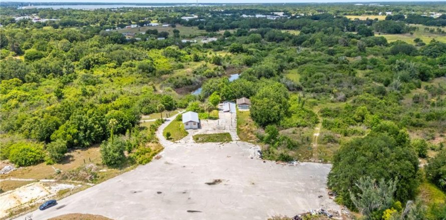 Commercial property in Lakeland, Florida № 2112360