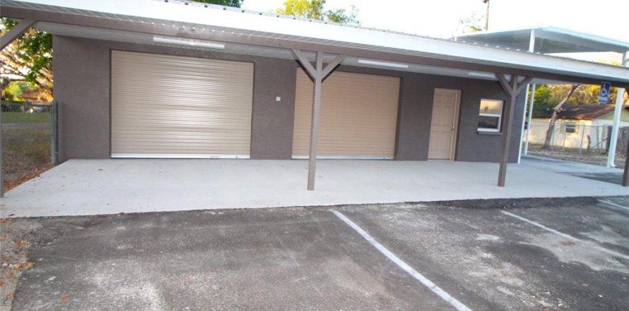 Propiedad comercial en Mascotte, Florida 12.26 m2 № 1640172