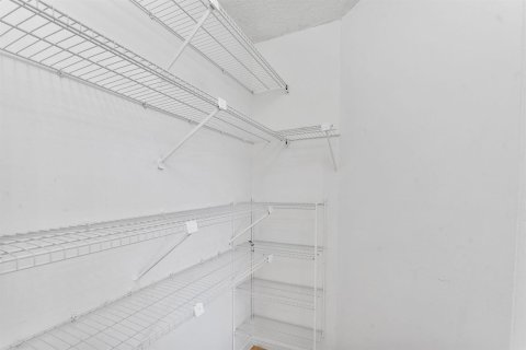 Condo in Oakland Park, Florida, 2 bedrooms  № 2086821 - photo 11