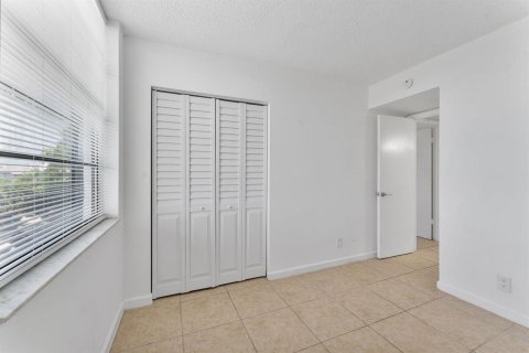 Condo in Oakland Park, Florida, 2 bedrooms  № 2086821 - photo 22