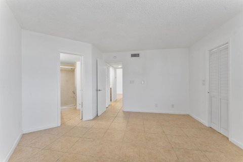 Condo in Oakland Park, Florida, 2 bedrooms  № 2086821 - photo 25