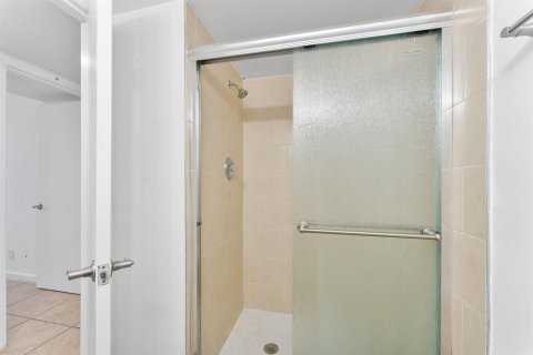 Condo in Oakland Park, Florida, 2 bedrooms  № 2086821 - photo 19