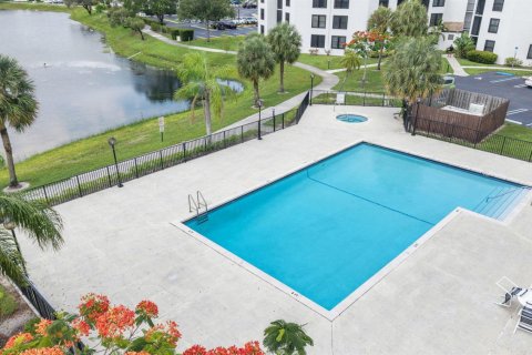 Condo in Oakland Park, Florida, 2 bedrooms  № 2086821 - photo 2