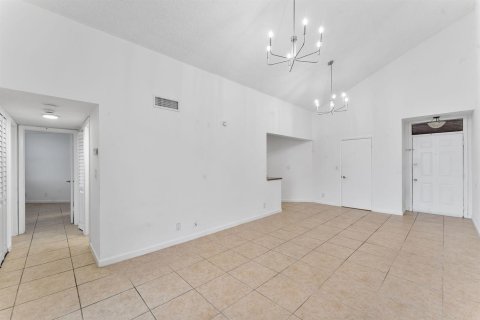 Condo in Oakland Park, Florida, 2 bedrooms  № 2086821 - photo 12