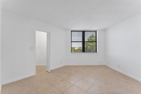 Condo in Oakland Park, Florida, 2 bedrooms  № 2086821 - photo 23