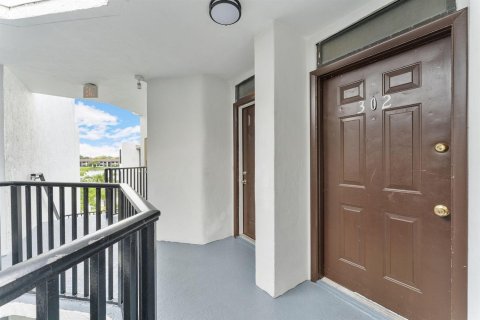 Condo in Oakland Park, Florida, 2 bedrooms  № 2086821 - photo 6