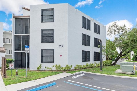 Condo in Oakland Park, Florida, 2 bedrooms  № 2086821 - photo 30