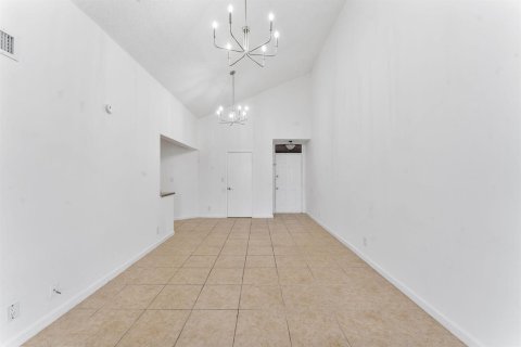Condo in Oakland Park, Florida, 2 bedrooms  № 2086821 - photo 13