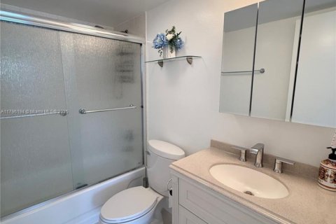 Touwnhouse à louer à Hallandale Beach, Floride: 2 chambres, 157.56 m2 № 1959986 - photo 13