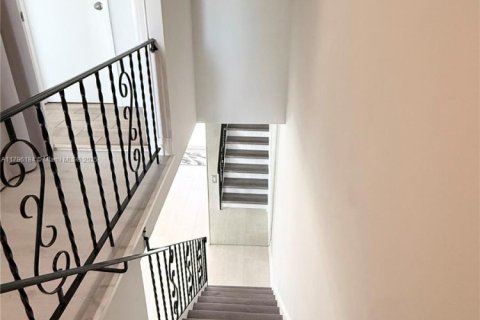 Touwnhouse à louer à Hallandale Beach, Floride: 2 chambres, 157.56 m2 № 1959986 - photo 6