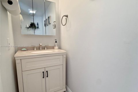 Touwnhouse à louer à Hallandale Beach, Floride: 2 chambres, 157.56 m2 № 1959986 - photo 14