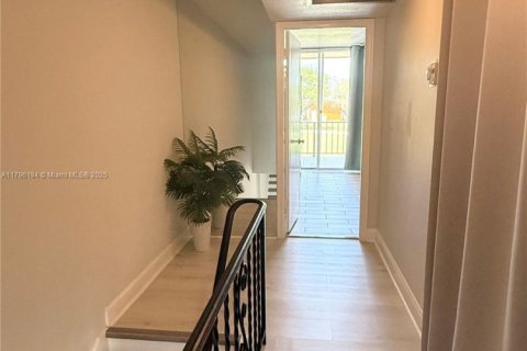 Touwnhouse à louer à Hallandale Beach, Floride: 2 chambres, 157.56 m2 № 1959986 - photo 5