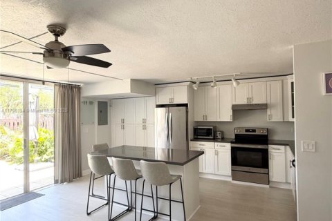 Touwnhouse à louer à Hallandale Beach, Floride: 2 chambres, 157.56 m2 № 1959986 - photo 21