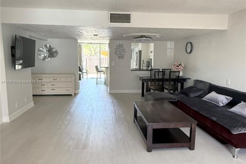 Touwnhouse à louer à Hallandale Beach, Floride: 2 chambres, 157.56 m2 № 1959986 - photo 3
