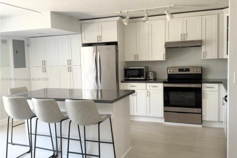 Touwnhouse à louer à Hallandale Beach, Floride: 2 chambres, 157.56 m2 № 1959986 - photo 18