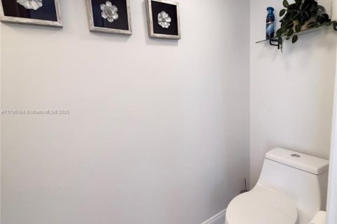 Touwnhouse à louer à Hallandale Beach, Floride: 2 chambres, 157.56 m2 № 1959986 - photo 15