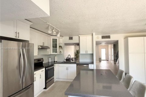 Touwnhouse à louer à Hallandale Beach, Floride: 2 chambres, 157.56 m2 № 1959986 - photo 20