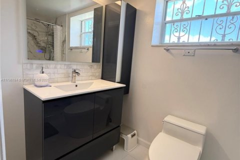 Touwnhouse à louer à Hallandale Beach, Floride: 2 chambres, 157.56 m2 № 1959986 - photo 11