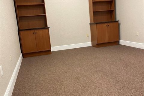 Propiedad comercial en alquiler en Fruitland Park, Florida, 176.51 m2 № 1554800 - foto 9