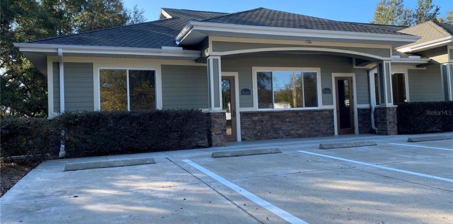 Propiedad comercial en Fruitland Park, Florida 176.51 m2 № 1554800