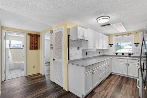 House in Anna Maria, Florida 3 bedrooms, 109.25 sq.m. № 2302368 - photo 20