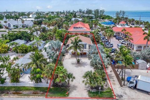 House in Anna Maria, Florida 3 bedrooms, 109.25 sq.m. № 2302368 - photo 28