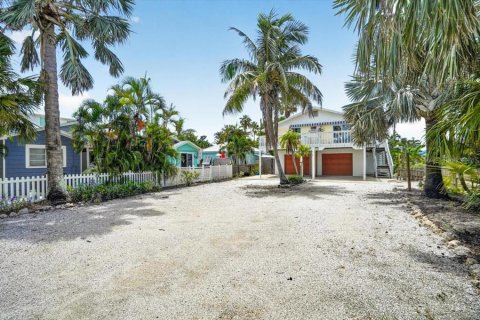 House in Anna Maria, Florida 3 bedrooms, 109.25 sq.m. № 2302368