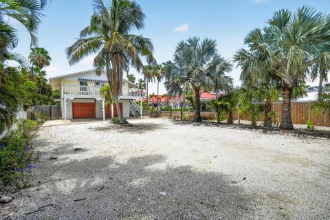 House in Anna Maria, Florida 3 bedrooms, 109.25 sq.m. № 2302368 - photo 4