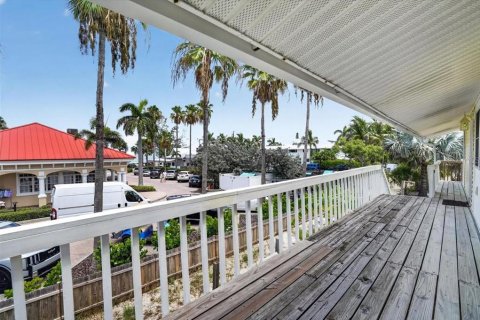 House in Anna Maria, Florida 3 bedrooms, 109.25 sq.m. № 2302368 - photo 24