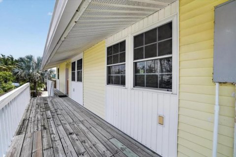 House in Anna Maria, Florida 3 bedrooms, 109.25 sq.m. № 2302368 - photo 23