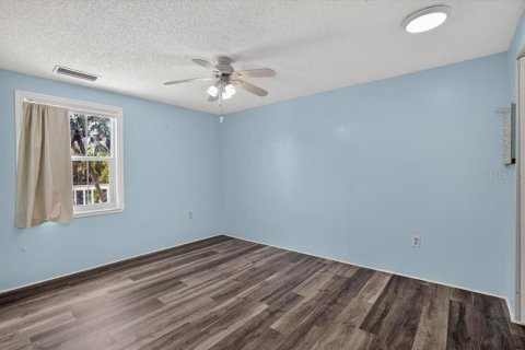 House in Anna Maria, Florida 3 bedrooms, 109.25 sq.m. № 2302368 - photo 12