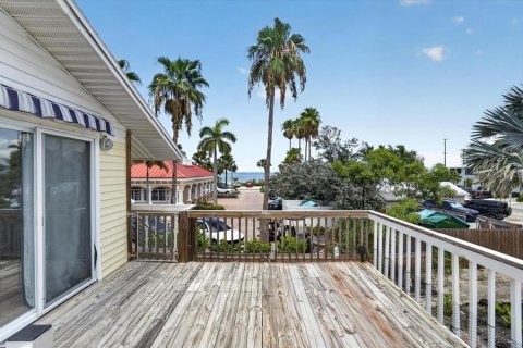 House in Anna Maria, Florida 3 bedrooms, 109.25 sq.m. № 2302368 - photo 26