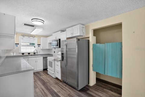 House in Anna Maria, Florida 3 bedrooms, 109.25 sq.m. № 2302368 - photo 18