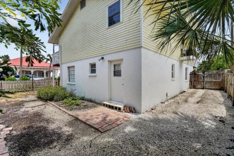 House in Anna Maria, Florida 3 bedrooms, 109.25 sq.m. № 2302368 - photo 21