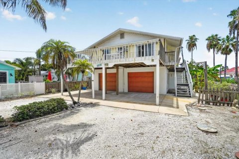 House in Anna Maria, Florida 3 bedrooms, 109.25 sq.m. № 2302368 - photo 2