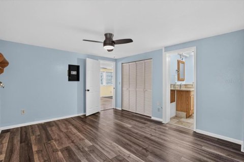 House in Anna Maria, Florida 3 bedrooms, 109.25 sq.m. № 2302368 - photo 10