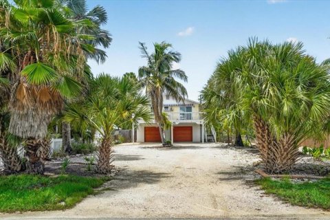 House in Anna Maria, Florida 3 bedrooms, 109.25 sq.m. № 2302368 - photo 5