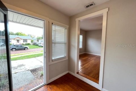 House in Tampa, Florida 3 bedrooms, 112.6 sq.m. № 1800561 - photo 3