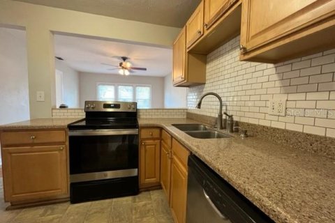 House in Tampa, Florida 3 bedrooms, 112.6 sq.m. № 1800561 - photo 9