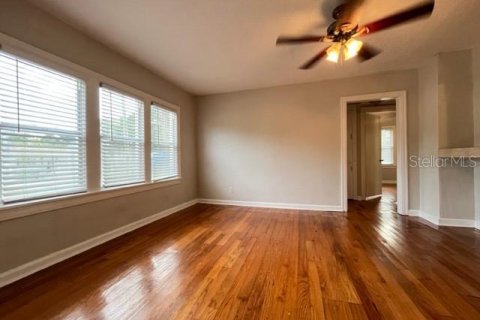 House in Tampa, Florida 3 bedrooms, 112.6 sq.m. № 1800561 - photo 5