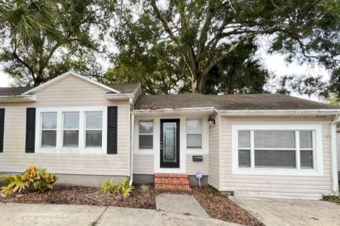 House in Tampa, Florida 3 bedrooms, 112.6 sq.m. № 1800561 - photo 1