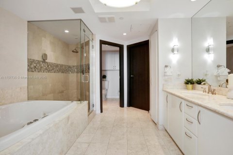 Condo in Miami, Florida, 3 bedrooms  № 1732154 - photo 17