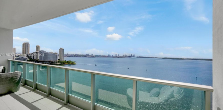 Condo in Miami, Florida, 3 bedrooms № 1732154