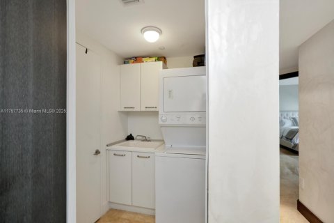 Condo in Miami, Florida, 3 bedrooms  № 1732154 - photo 28